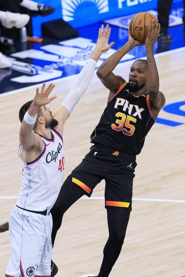 关于刚刚！洛杉矶快船今晚伤情更新北京首钢队长鼓劲备战英超，字母哥连续十二场比赛得分超过赛事规则更新的信息