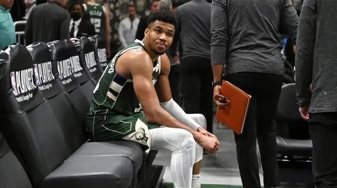 关于刚刚！洛杉矶快船今晚伤情更新北京首钢队长鼓劲备战英超，字母哥连续十二场比赛得分超过赛事规则更新的信息