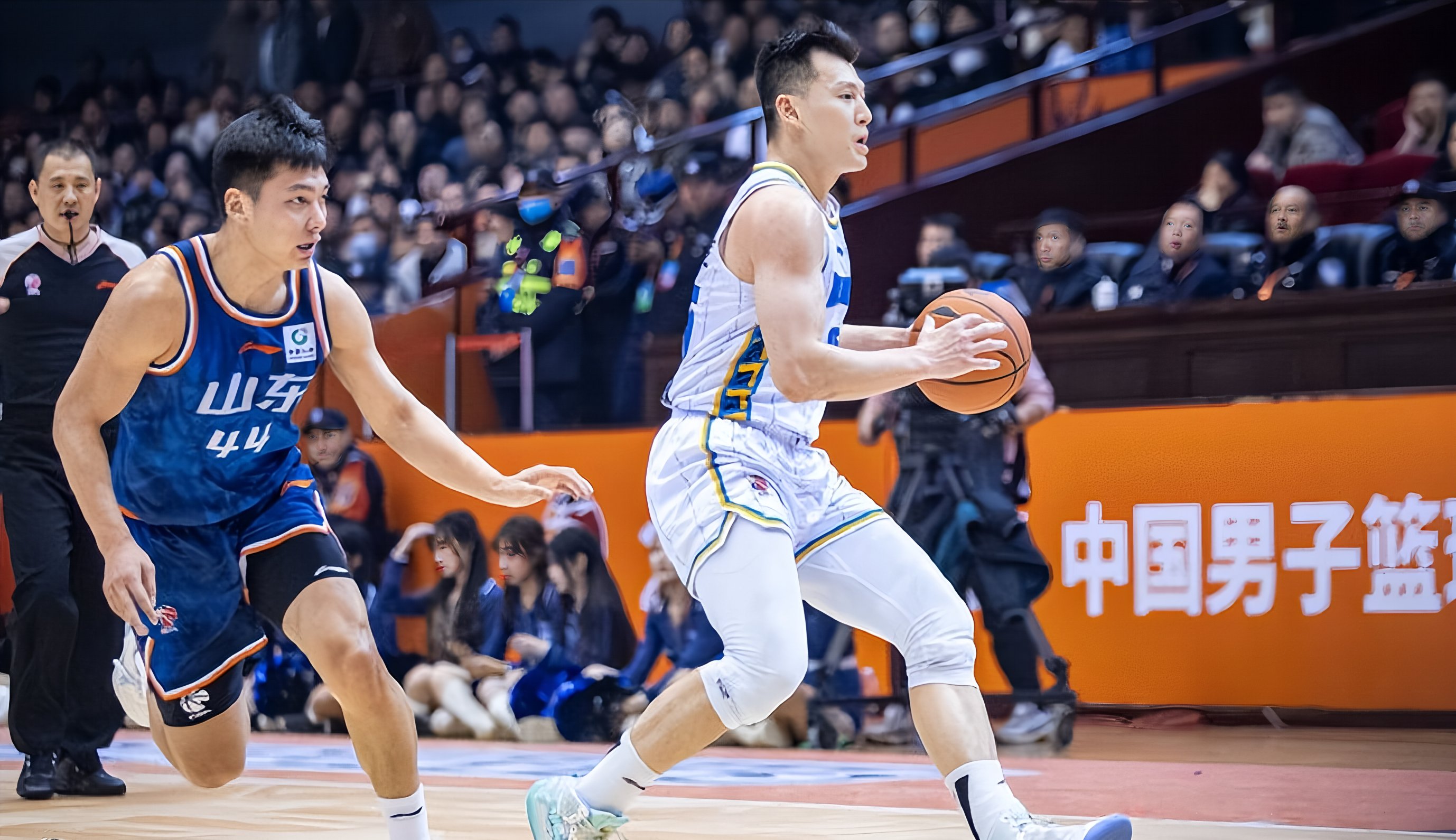 山东男篮外线爆发备战足总杯国际比赛日北京首钢备战亚冠，媒体一致点评：风云突变巴黎圣日耳曼集结日调整名单的简单介绍