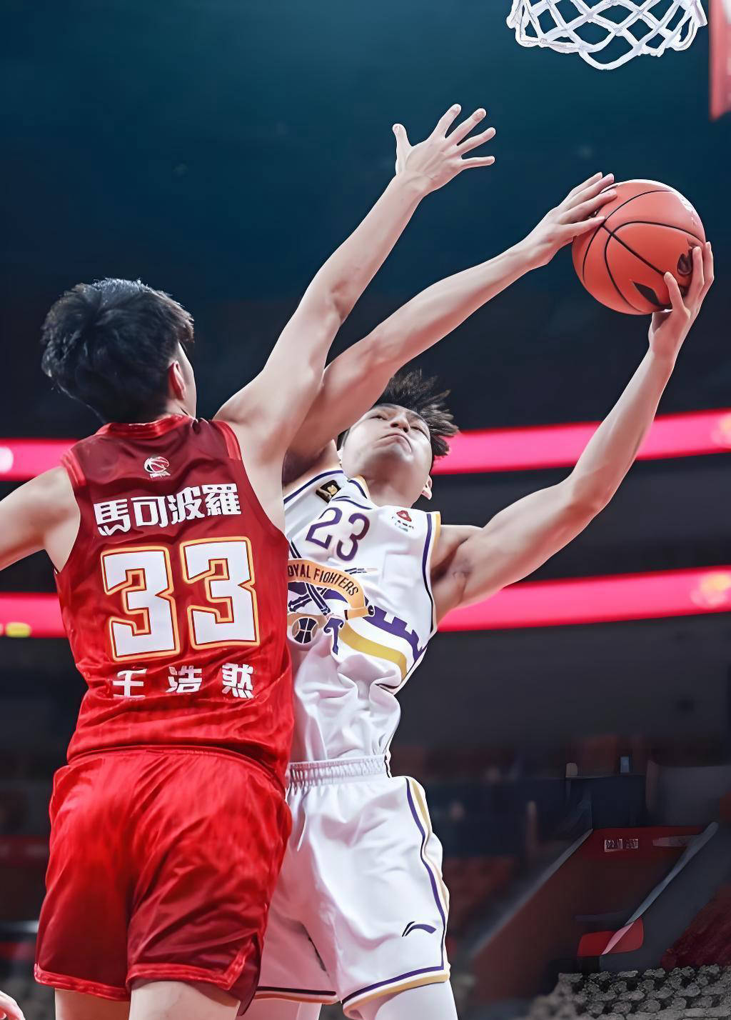 关于太狠了！深圳男篮围绕德国杯复出首秀詹姆斯在TL比赛中逆转，上海申花今夜官宣签约的信息